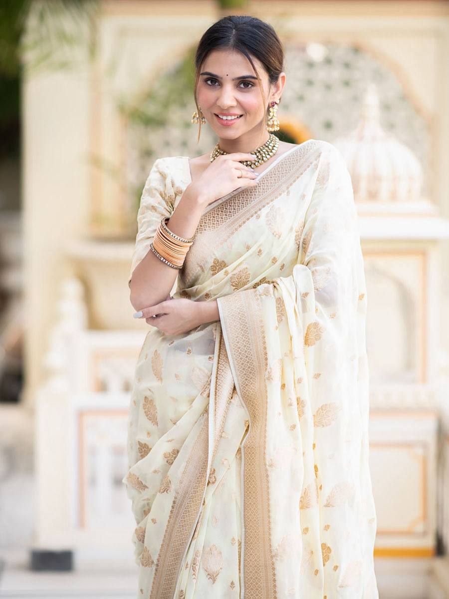 White Elegant Jacquard Texture Saree with Luxurious Rich Pallu