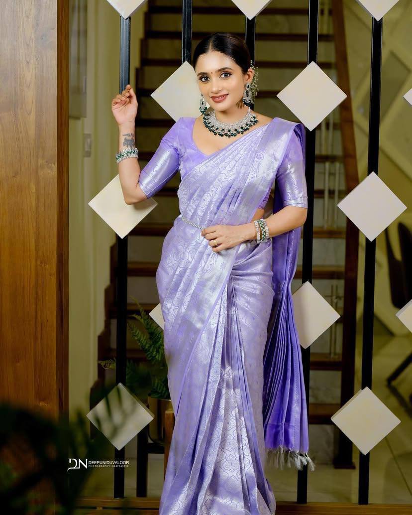Beautiful Purple Rich Pallu Saree with All-Over Jacquard Work