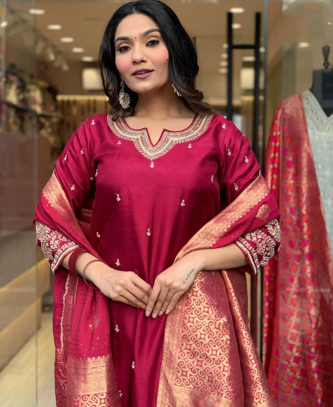 Aashii-Rani Magnificent Glow with a Touch of Grace Kurta Set