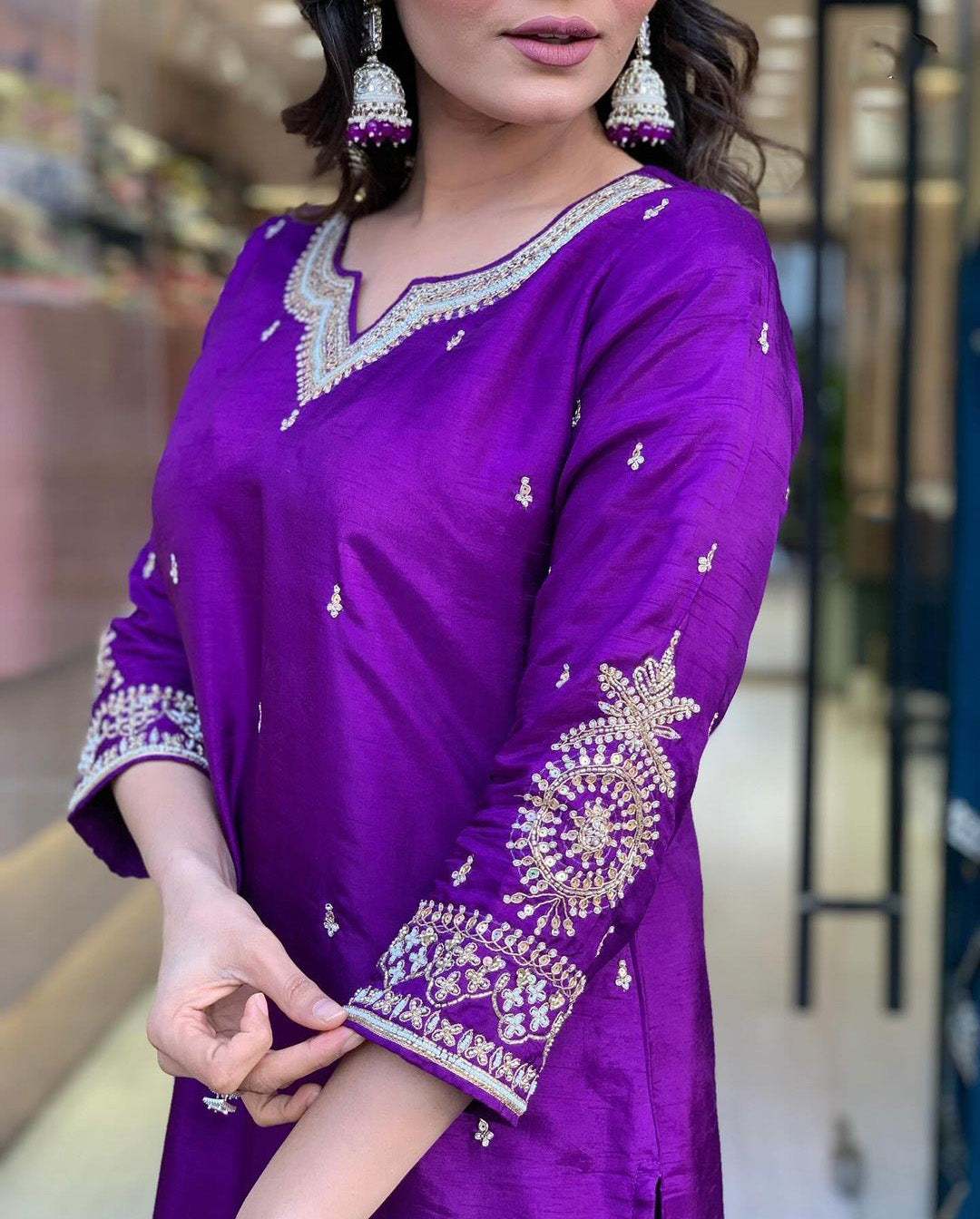 Aashii-Wine Attractive and Stunningly Beautiful Kurta Set