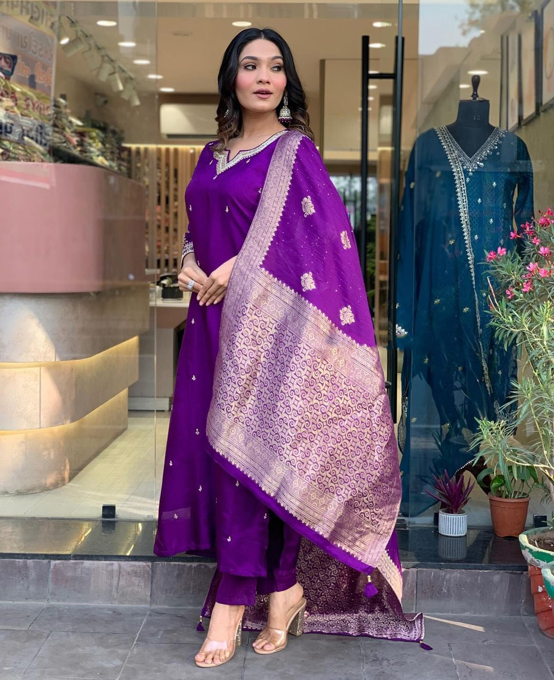 Aashii-Wine Attractive and Stunningly Beautiful Kurta Set