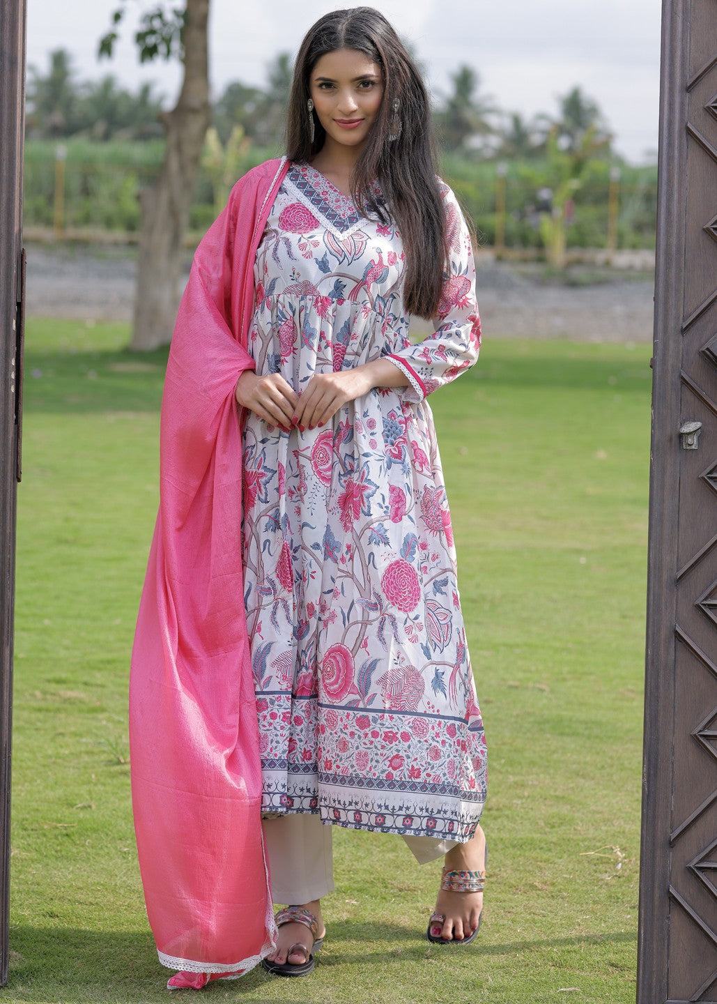 Cream Floral Stunning Kurta Set