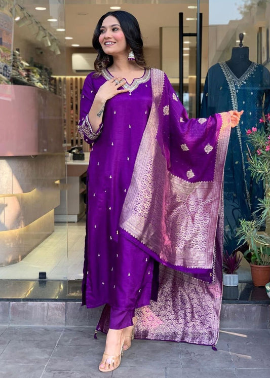 Aashii-Wine Attractive and Stunningly Beautiful Kurta Set