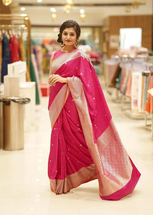 Elegant Pink Saree Featuring Rich Pallu and Intricate Jacquard Design