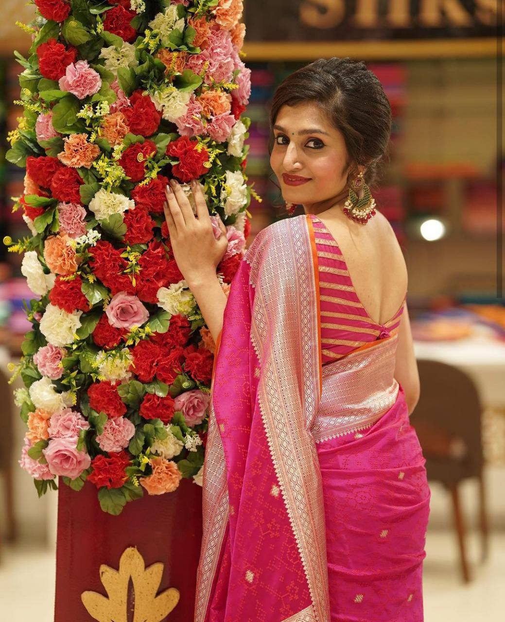 Elegant Pink Saree Featuring Rich Pallu and Intricate Jacquard Design
