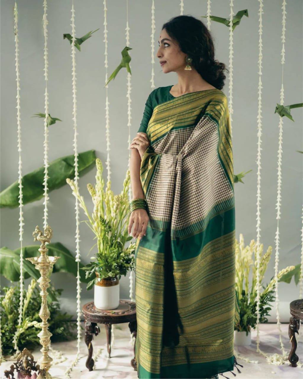 Elegant Mehendi Dark Green Saree Featuring Rich Pallu and Intricate Jacquard Design