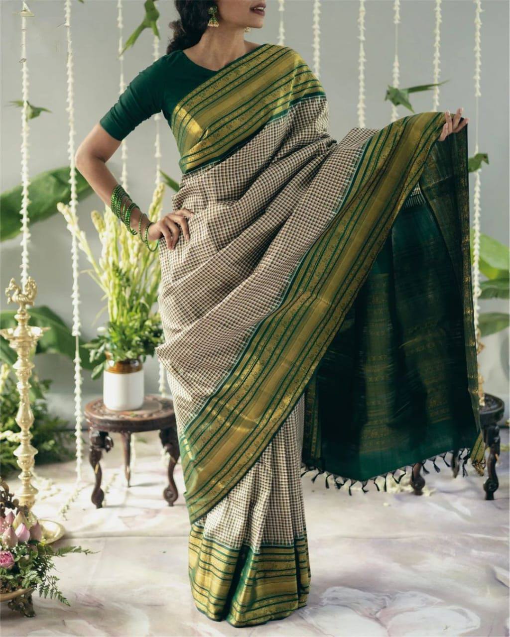 Elegant Mehendi Dark Green Saree Featuring Rich Pallu and Intricate Jacquard Design