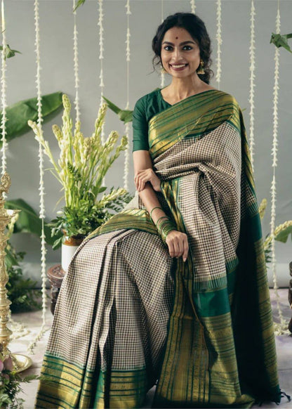 Elegant Mehendi Dark Green Saree Featuring Rich Pallu and Intricate Jacquard Design