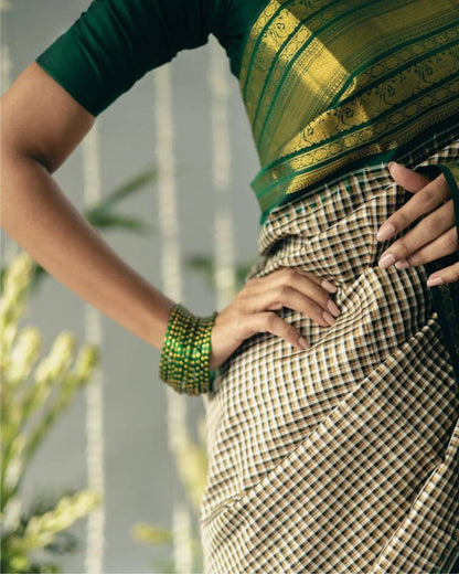 Elegant Mehendi Dark Green Saree Featuring Rich Pallu and Intricate Jacquard Design