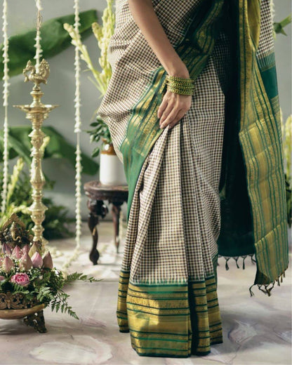 Elegant Mehendi Dark Green Saree Featuring Rich Pallu and Intricate Jacquard Design