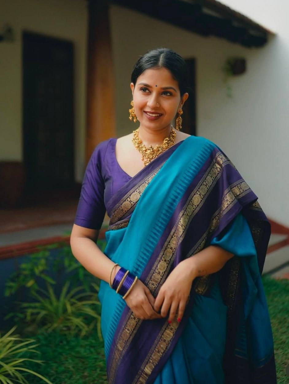 Stunning Navy Blue Jacquard Saree with Luxurious Rich Pallu