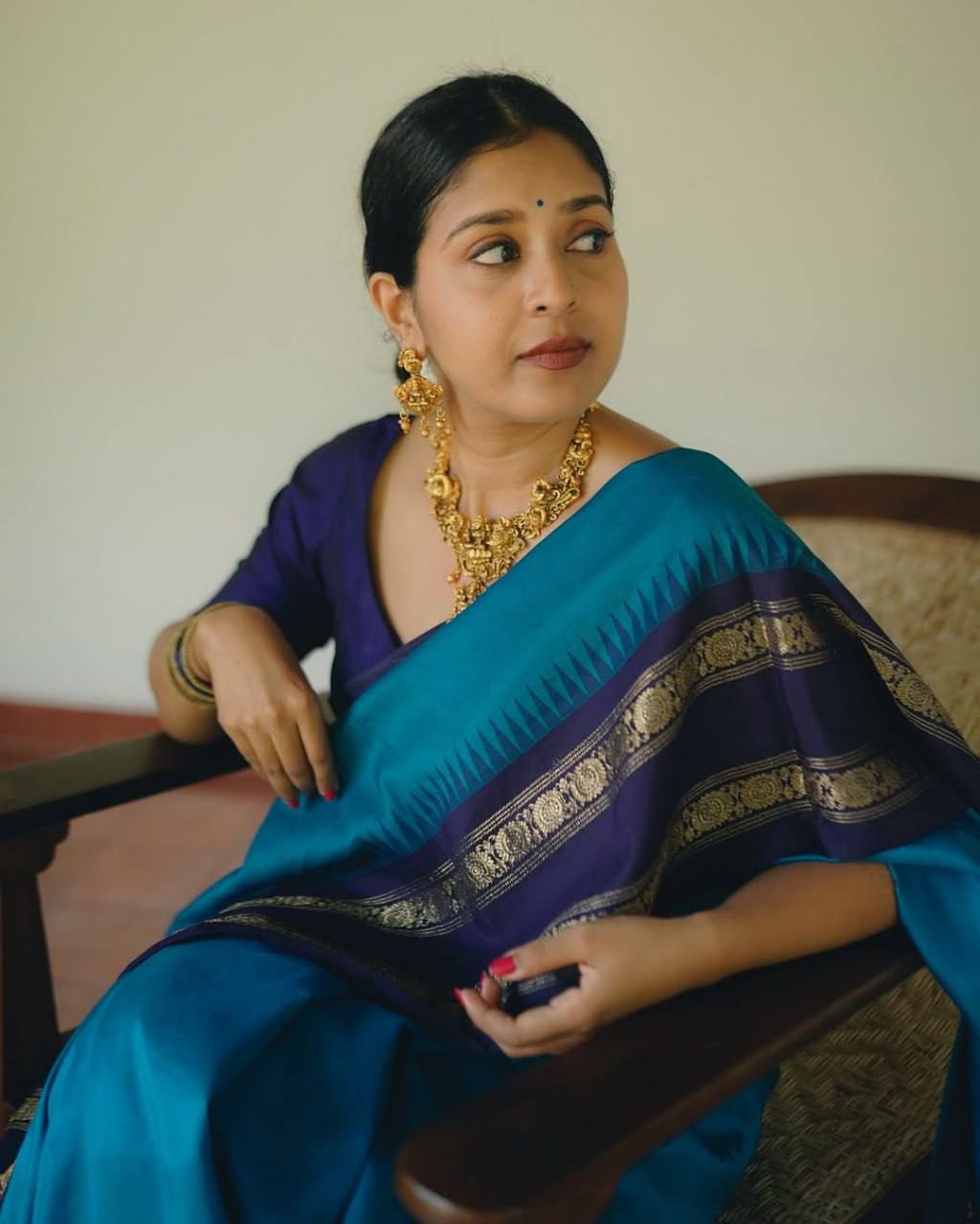 Stunning Navy Blue Jacquard Saree with Luxurious Rich Pallu