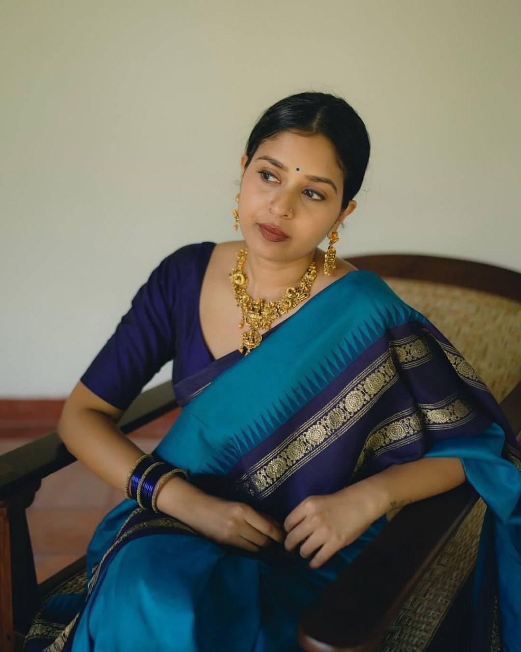 Stunning Navy Blue Jacquard Saree with Luxurious Rich Pallu