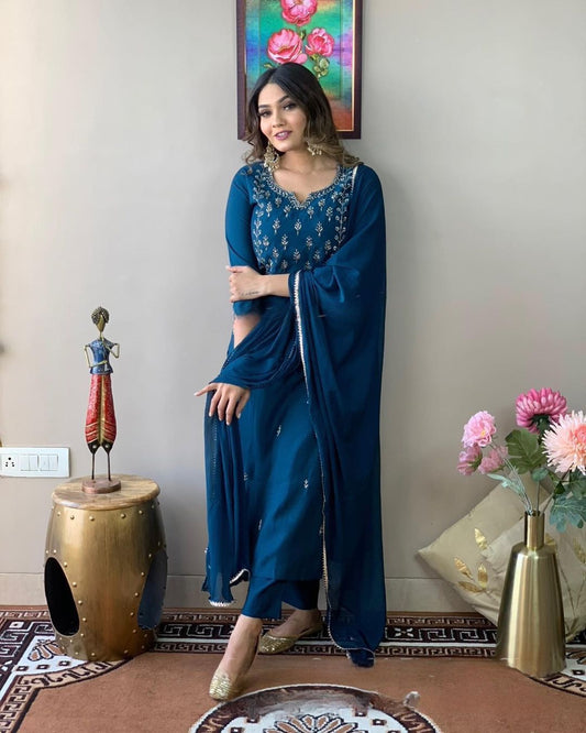 Kayra Gorgeous Essence of Traditional Charm Kurta Set
