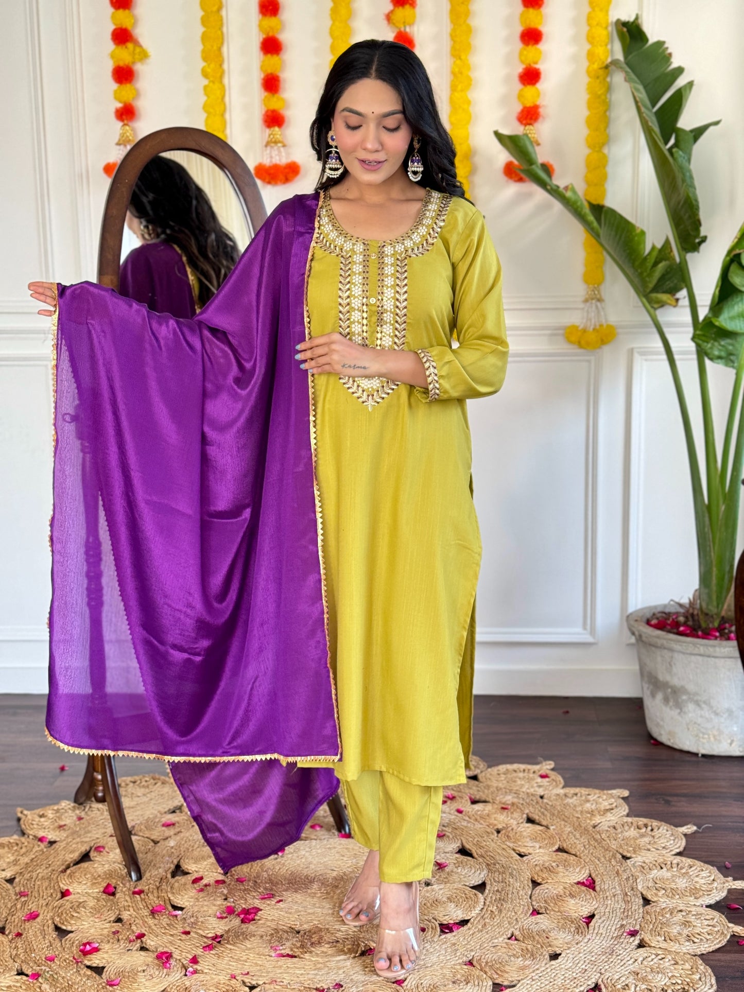 Vastra Gorgeous Luxe and Exquisite Design Kurta Set