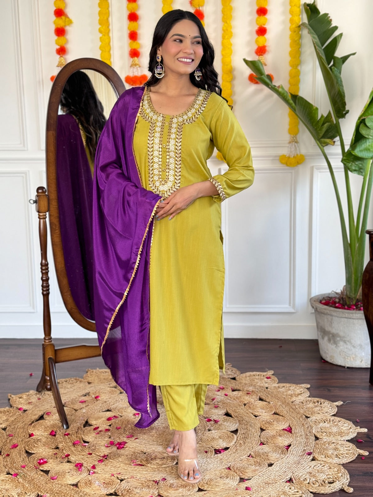 Vastra Gorgeous Luxe and Exquisite Design Kurta Set