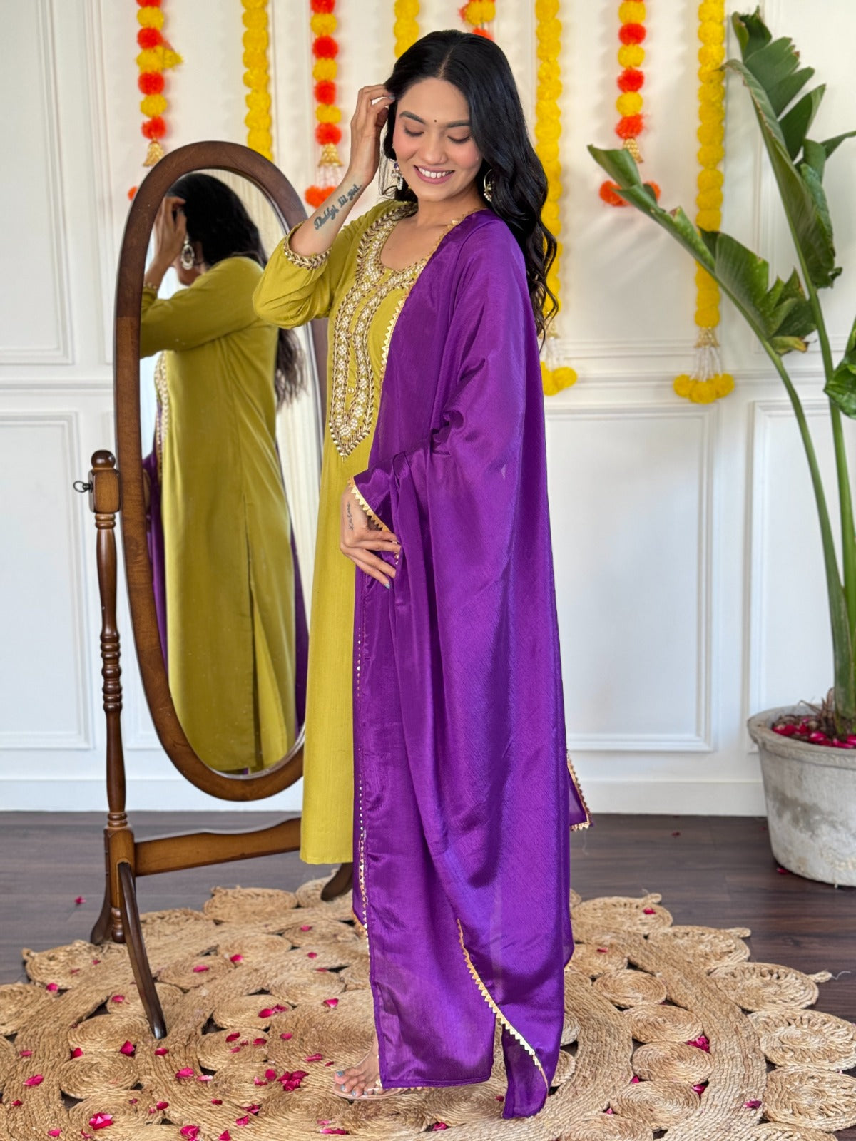 Vastra Gorgeous Luxe and Exquisite Design Kurta Set