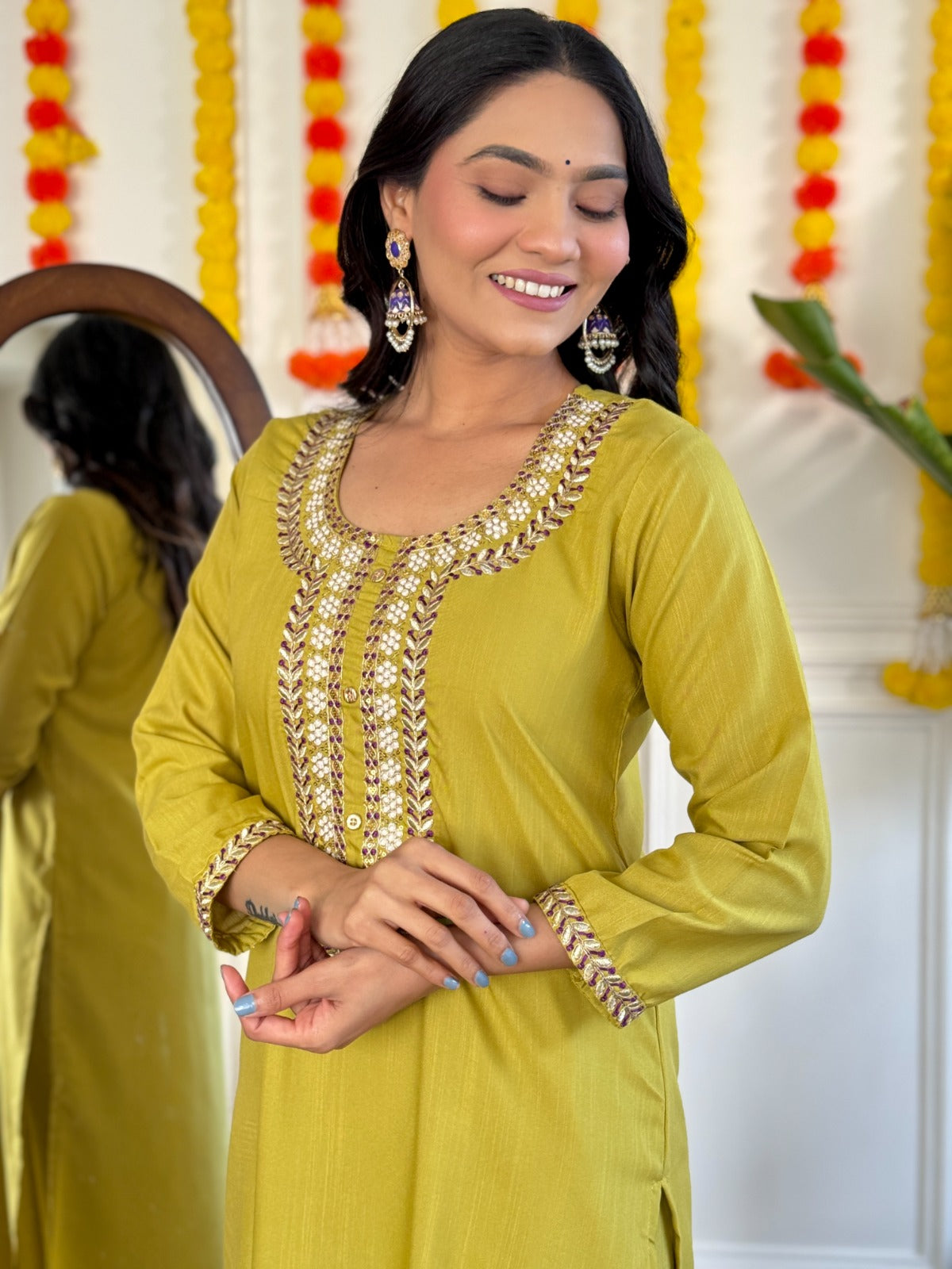Vastra Gorgeous Luxe and Exquisite Design Kurta Set