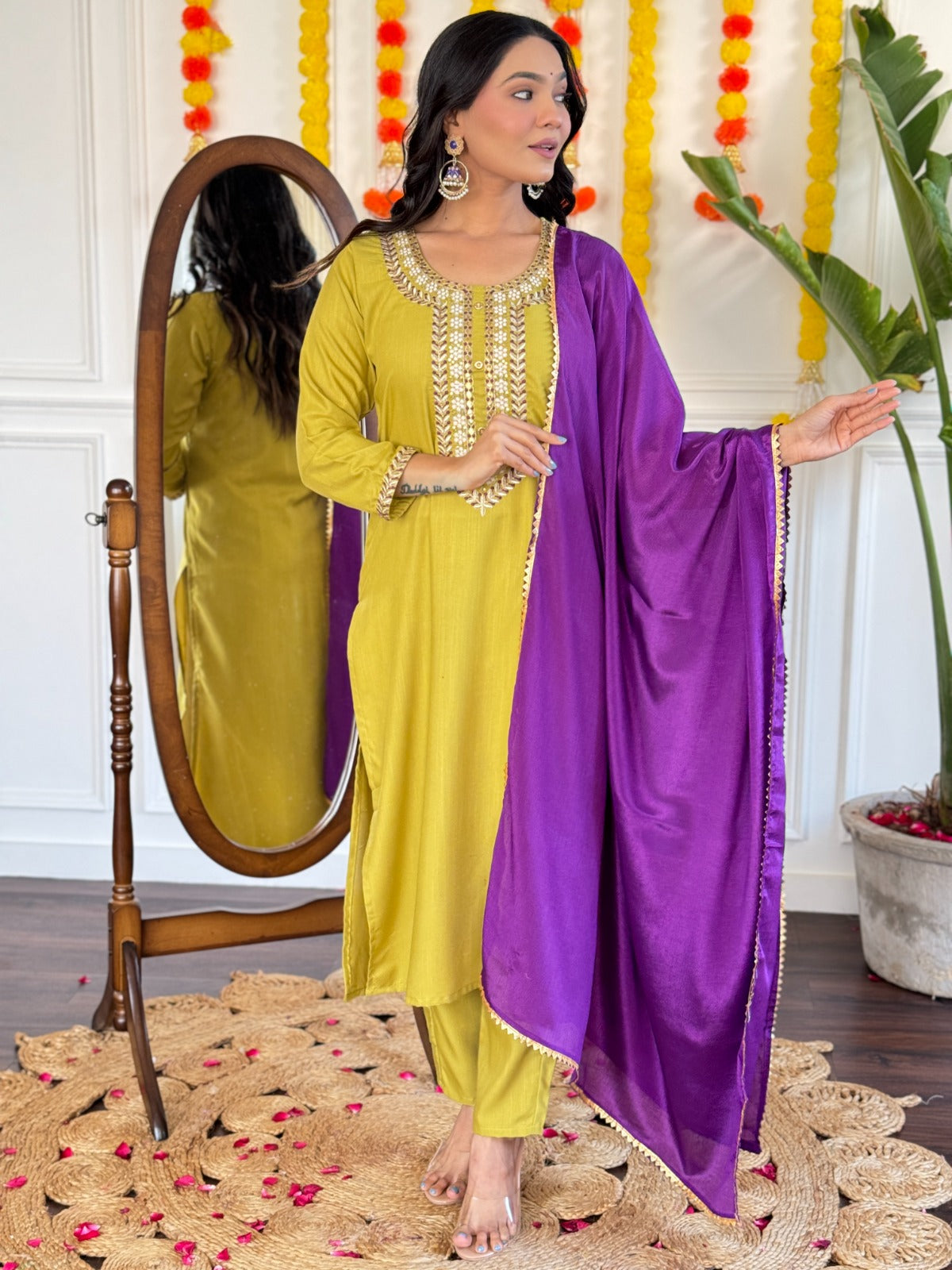 Vastra Gorgeous Luxe and Exquisite Design Kurta Set