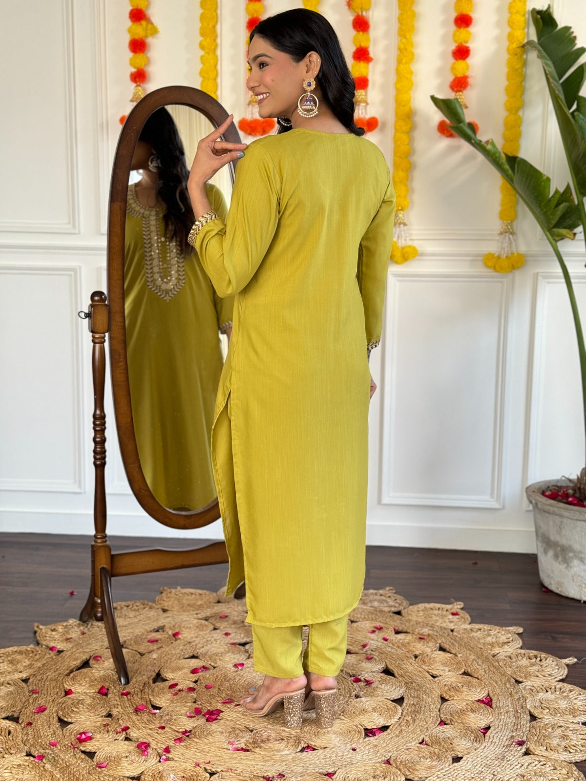 Vastra Gorgeous Luxe and Exquisite Design Kurta Set