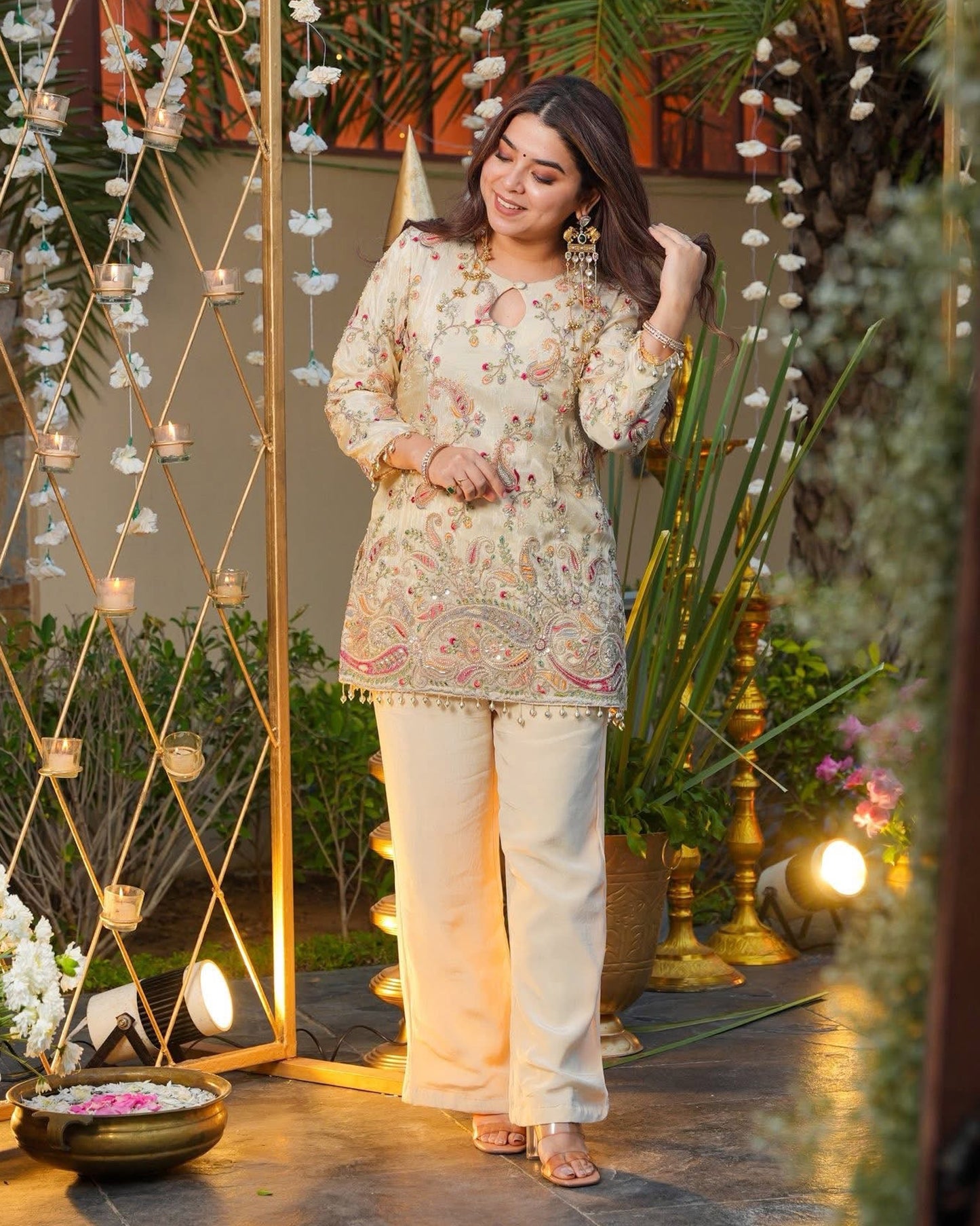 Zeenat White Multicolour Paisley Embroidered Kurti Set