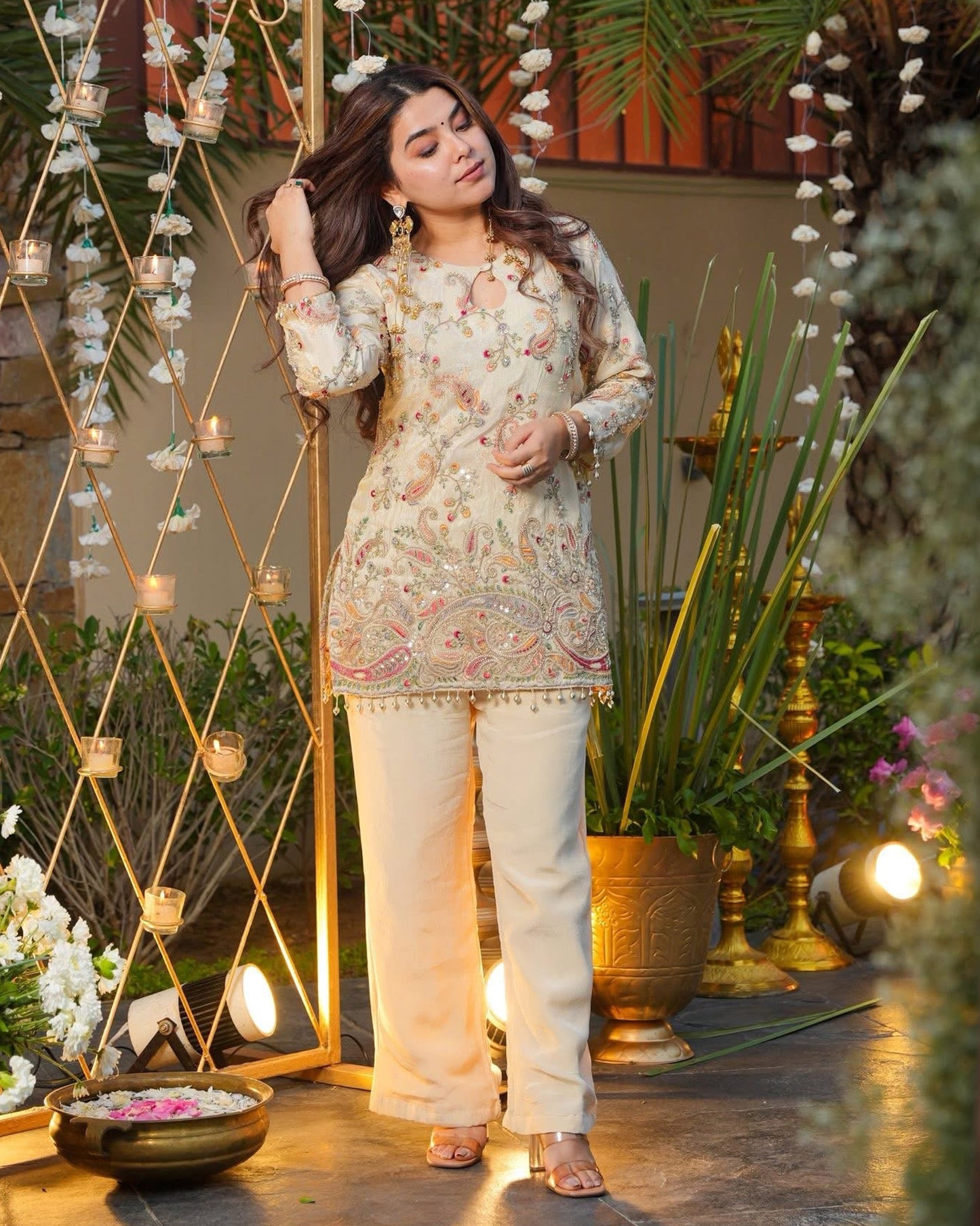 Zeenat White Multicolour Paisley Embroidered Kurti Set