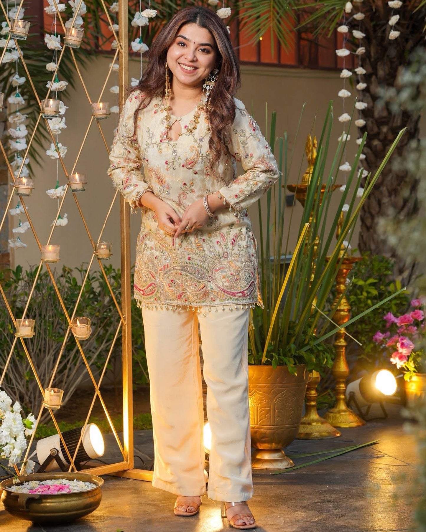 Zeenat White Multicolour Paisley Embroidered Kurti Set