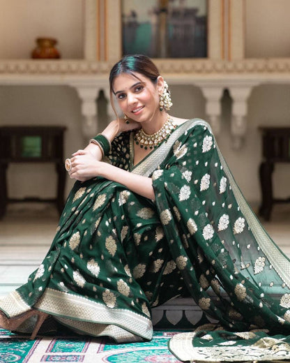 Dark Green Royal Rich Pallu Saree with All-Over Jacquard Work