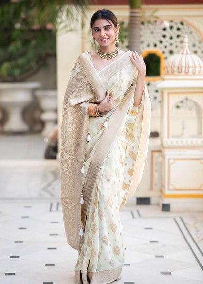 White Elegant Jacquard Texture Saree with Luxurious Rich Pallu