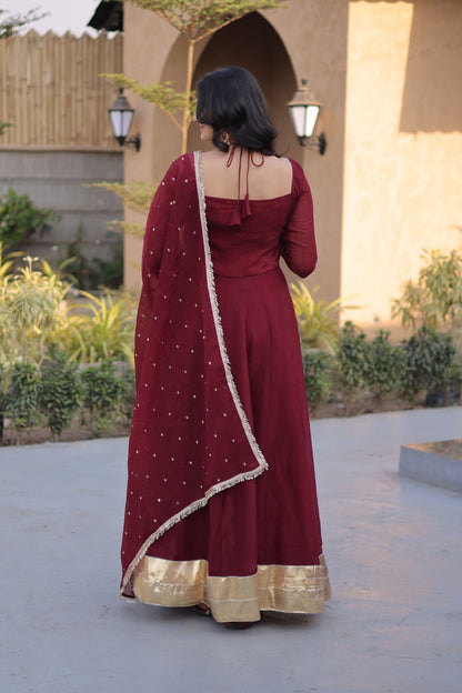 Aarvi Maroon Silver Crunchy Gown Set