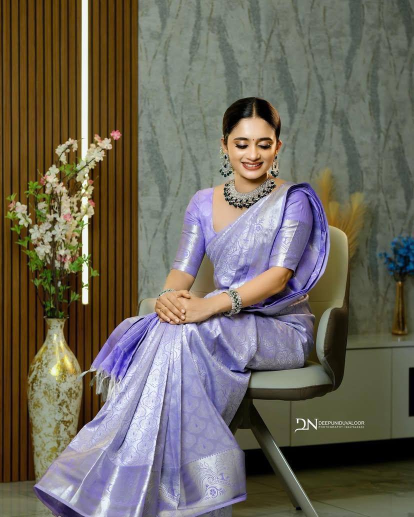 Beautiful Purple Rich Pallu Saree with All-Over Jacquard Work