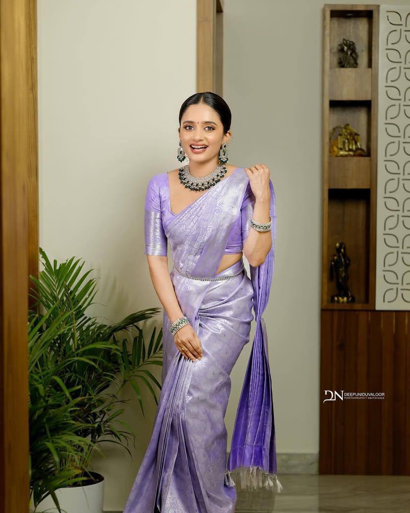 Beautiful Purple Rich Pallu Saree with All-Over Jacquard Work