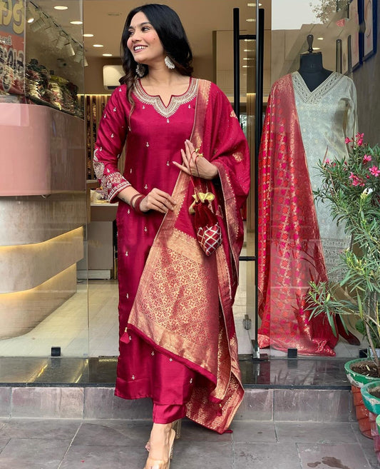 Aashii-Rani Magnificent Glow with a Touch of Grace Kurta Set