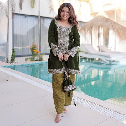 Mehendi Green Embroidered Velvet Kurta Pant with Potli Bag