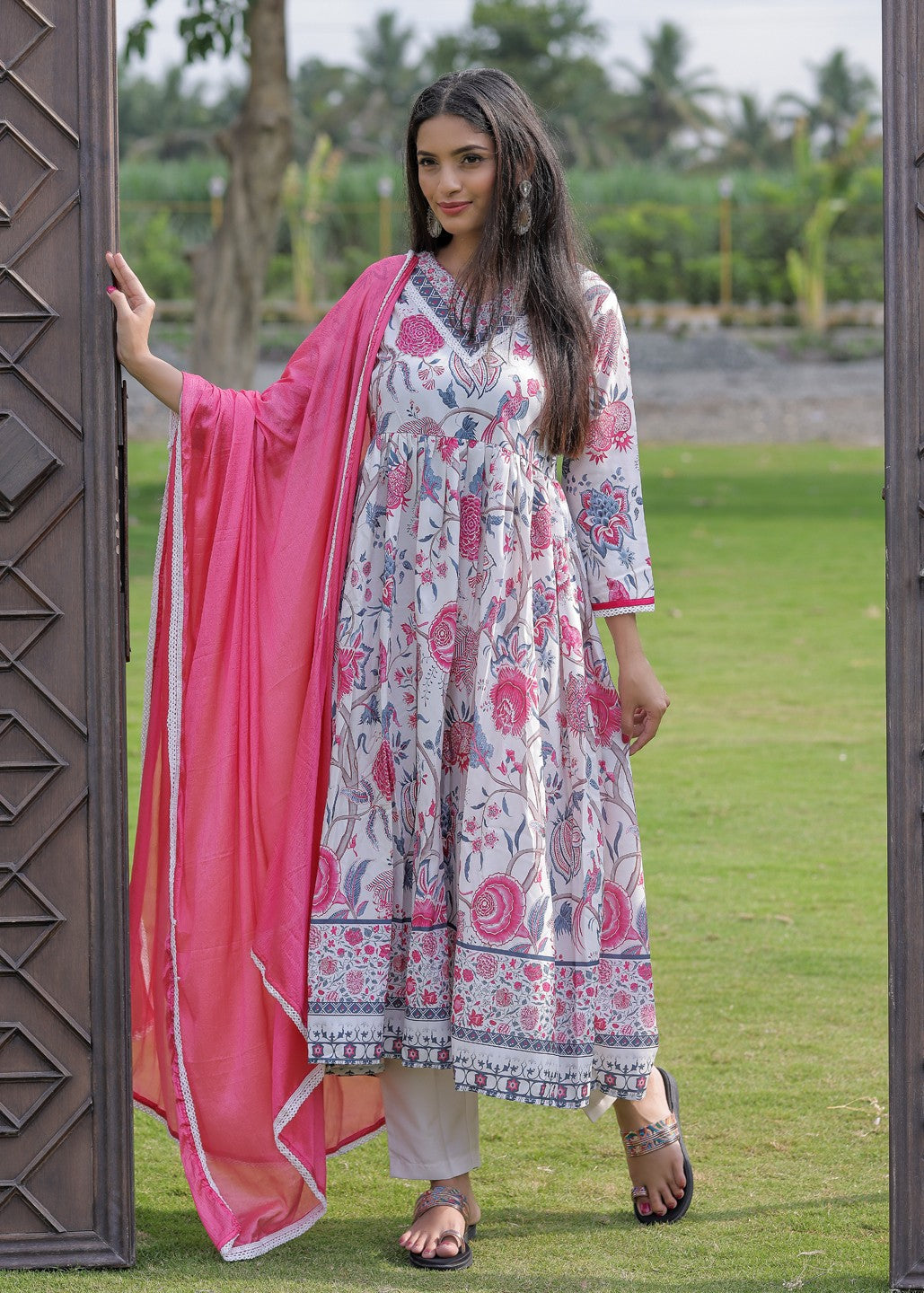 Cream Floral Stunning Kurta Set