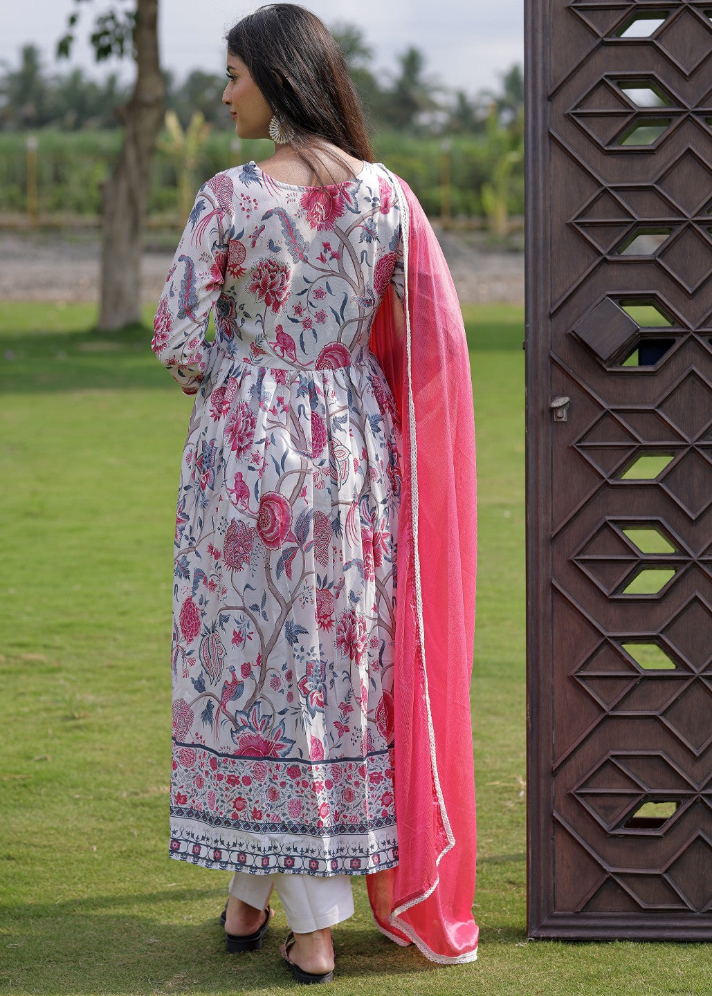 Cream Floral Stunning Kurta Set