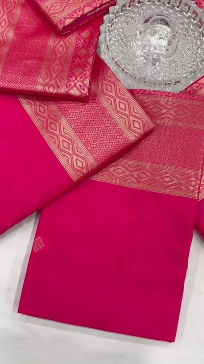 Elegant Pink Saree Featuring Rich Pallu and Intricate Jacquard Design